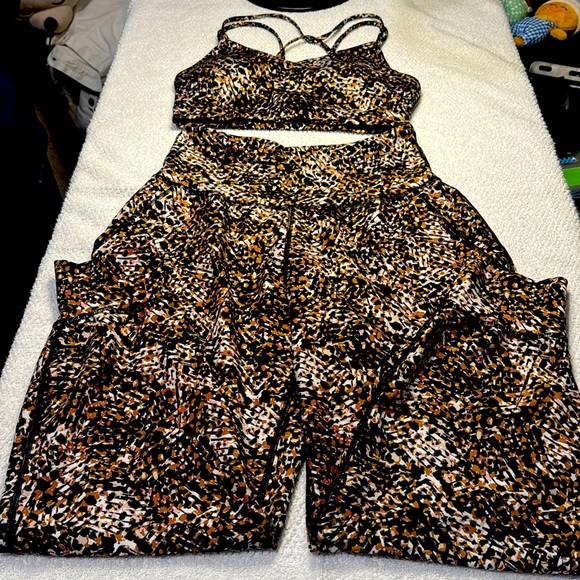 Old Navy Sports High Rise Two piece Outfit - Picture 1 of 16